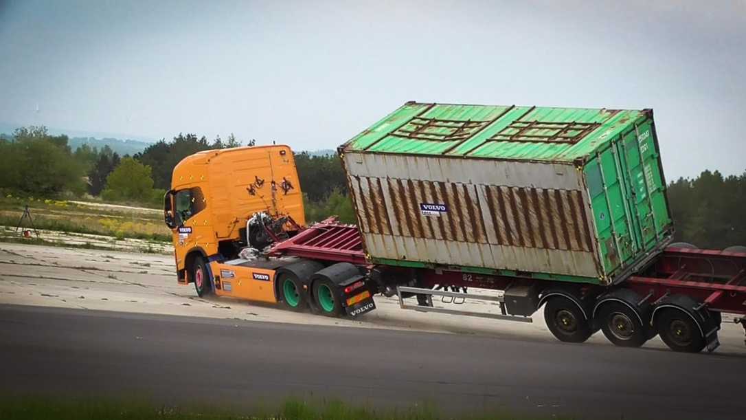 Volvo Trucks crasht seine schweren Elektro-Lkw Volvo Trucks crasht seine schweren Elektro-Lkw