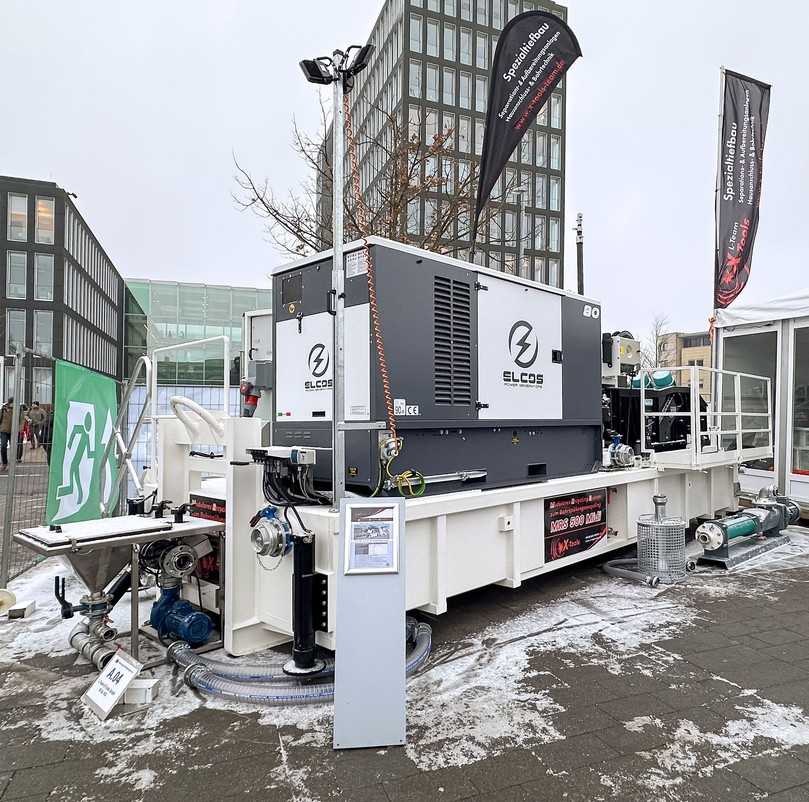 Das MRS 500 Midi. Ganz links der am Bohrschlammrecycler montierte Mischtrichter. | Foto: X-Tools