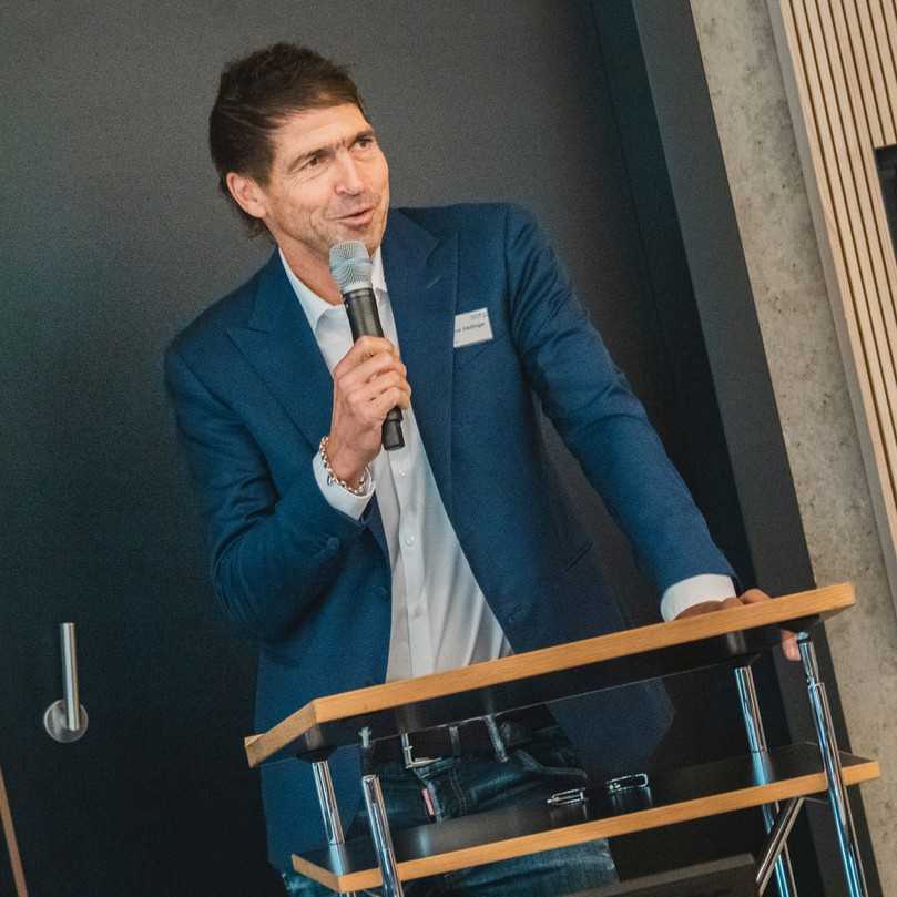 Werner Rädlinger, Geschäftsführer und Inhaber von Rädlinger Primus Line, begrüßte die Gäste. | Foto: Rädlinger primus line