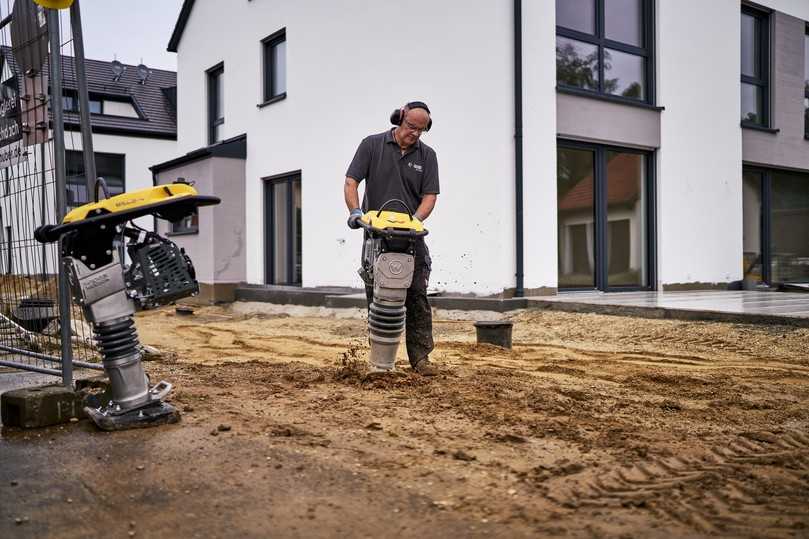 Starke Leistung und dennoch wenig Emmissionen bei den Zweitakt-Stampfern BS62-2 und BS68-2 von Wacker Neuson. | Foto: Wacker Neuson Starke Leistung und dennoch wenig Emmissionen bei den Zweitakt-Stampfern BS62-2 und BS68-2 von Wacker Neuson. | Foto: Wacker Neuson