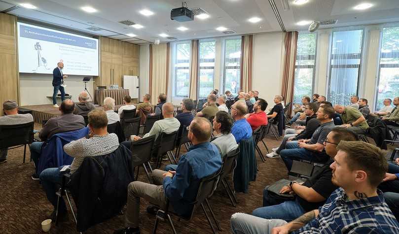 Das Zusammenspiel kompakter Industrievorträge und anschließender Live-Demonstrationen ermöglichte den Teilnehmern einen praxisnahen Einblick in moderne Systeme und Verfahren. | Foto: rbv