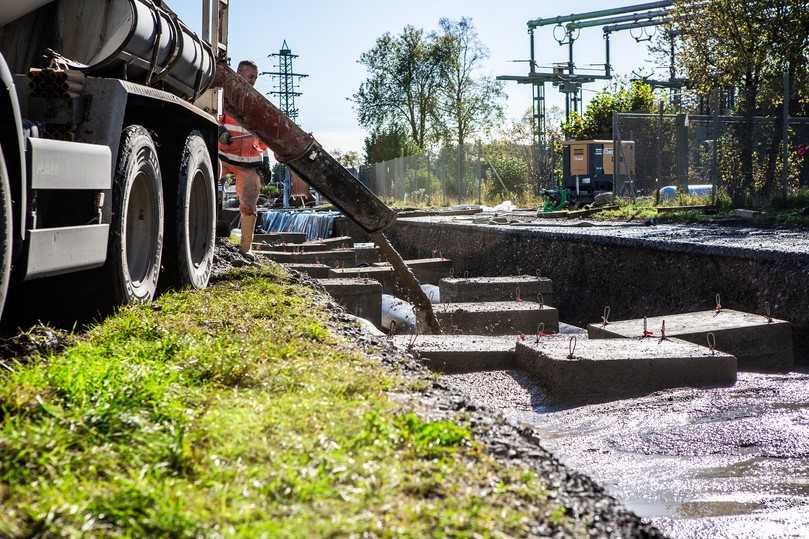 Insgesamt 2.500 m3 Flüssigboden von Max Wild sind für das Verfüllen der Fernwärme-, Fernkälte- und LWL-Leitung im Fernwärmenetz Memmingen eingeplant. | Foto: Max Wild