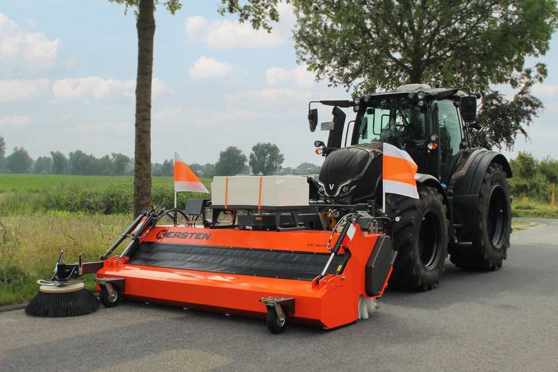 Kersten KM 70: Kehrmaschine für große Flächen Kersten KM 70: Kehrmaschine für große Flächen