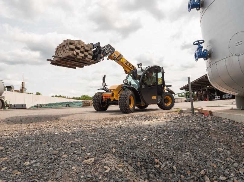 Der Telehandler ZT 6.26 Elektro ist ein nachhaltiger Allrounder für das Handling unterschiedlicher Materialien. | Foto: Zeppelin Der Telehandler ZT 6.26 Elektro ist ein nachhaltiger Allrounder für das Handling unterschiedlicher Materialien. | Foto: Zeppelin