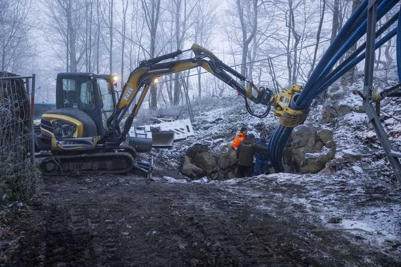Vorbereitungen zum Rohreinzug auf dem Gipfel der Milseburg | Foto: NR Unternehmensgruppe