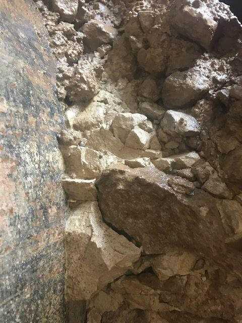 Geologie klüftiger Fels mit verdämmtem Ringspalt Geologie klüftiger Fels mit verdämmtem Ringspalt
