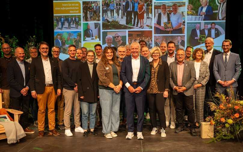 Abschied in großer Runde: Reiner Bierig und Ehefrau Silvia Ulbrich-Bierig mit dem VGL-Vorstand. | Foto: Reidel