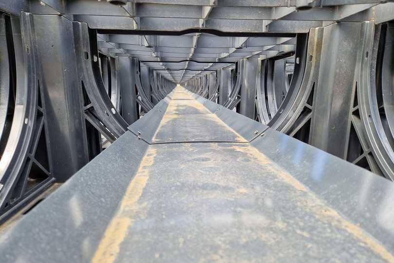 Die Rigole aus D-Raintank 3000 smallbox-Elementen wurde mit speziellen Inspektionstanks ausgestattet. Sie verfügen über eine Schiene, die auch den Einsatz von Fahrwagenkameras mit kleinen Rädern ermöglicht. | Foto: Funke Kunststoffe