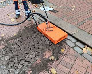 „Fugenhexe“ zaubert mit Druckluft