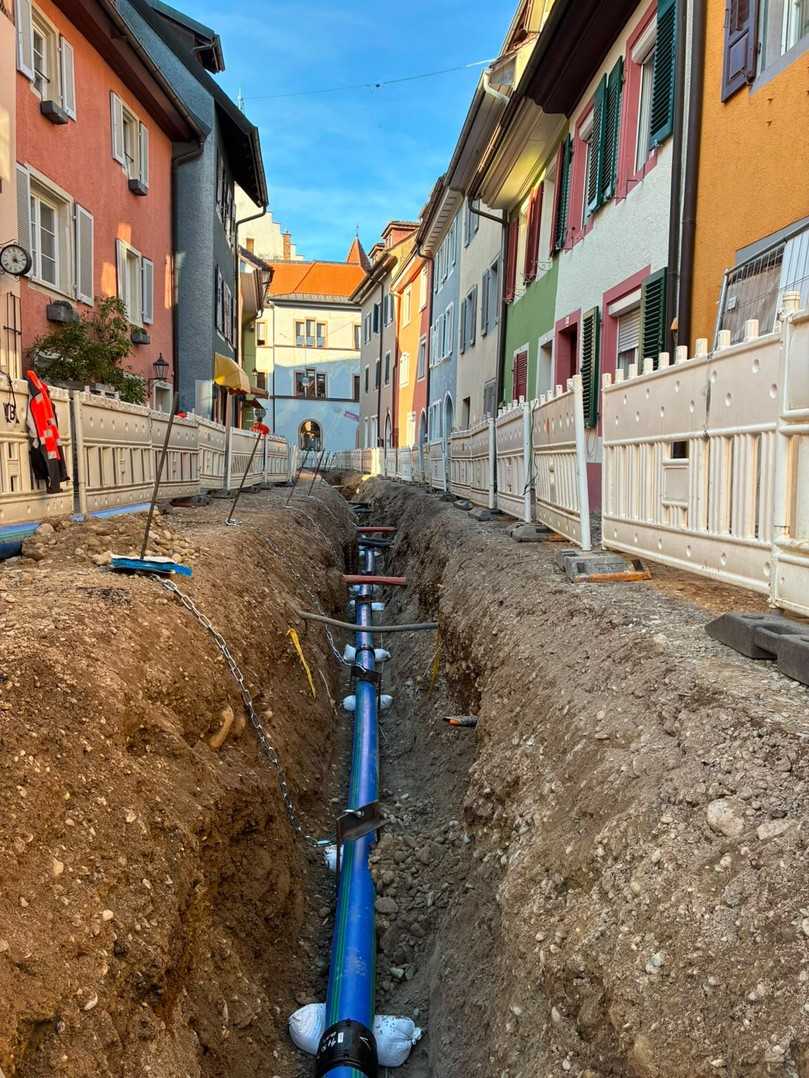 Bis Ende 2027 Arbeiten an den Ver- und Entsorgungsleitungen in der Adlergasse in der historischen Altstadt Staufens. | Foto: Oskar Vogel Straßenbau Bis Ende 2027 Arbeiten an den Ver- und Entsorgungsleitungen in der Adlergasse in der historischen Altstadt Staufens. | Foto: Oskar Vogel Straßenbau