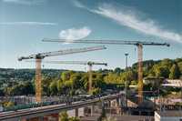Liebherr-Faserseilkrane meistern das Nadelöhr an der Ulmer Wallstraßenbrücke