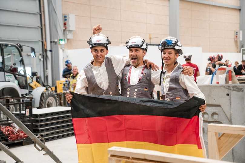 Die Stahlbetonbauer Louis Ritschel (links) & Muhammed Ali Lamain (rechts) gewannen als Team die Bronzemedaille. | Foto: ZDB