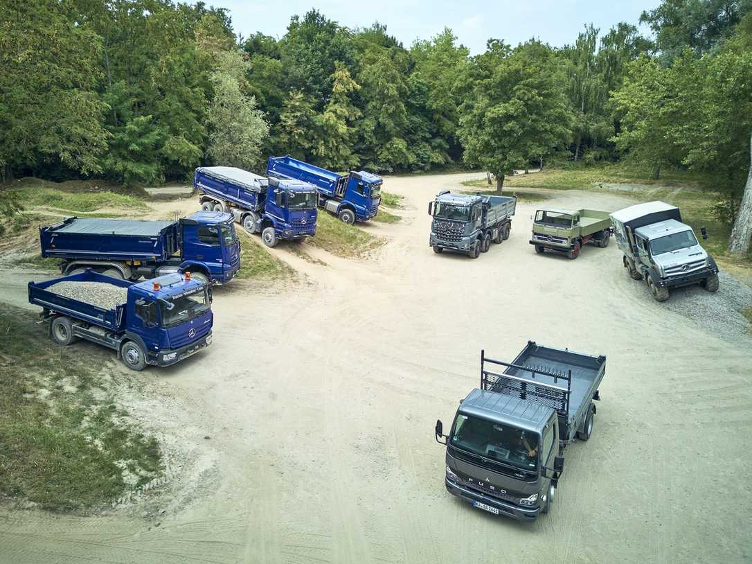 Daimler Truck zeigt komplette Bau-Lkw-Palette im Offroad-Test