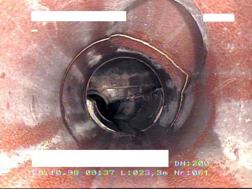 Abbildung 7: typischer Anschluss im Steinzeug-Rohr | Foto: ISAS GmbH Abbildung 7: typischer Anschluss im Steinzeug-Rohr | Foto: ISAS GmbH