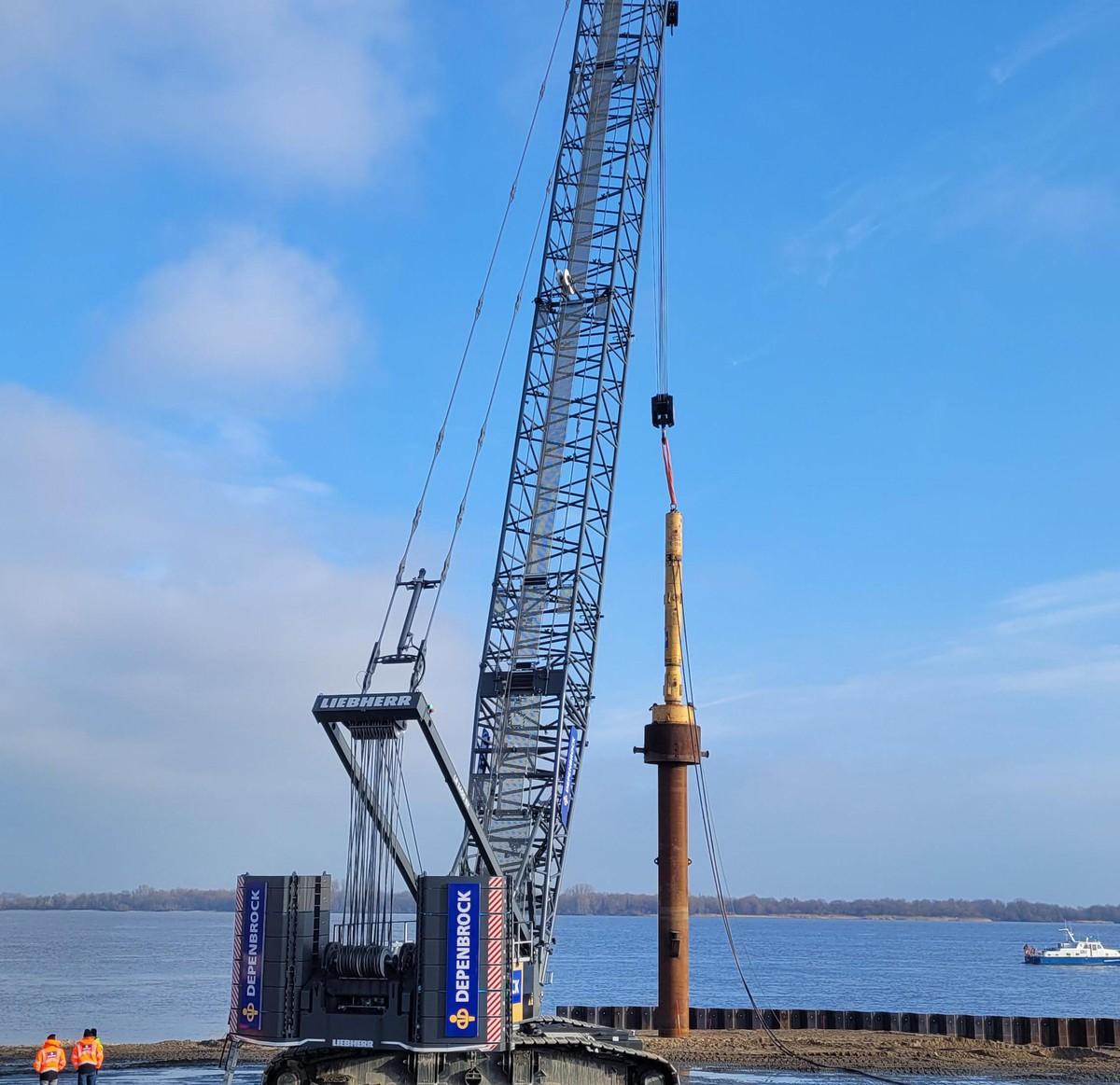 Der LR1400SX mit seinem 56 Meter langen Ausleger verfĂŒgt ĂŒber ein umfassendes Sicherheitskonzept und Traglasten von 400 Tonnen. | Foto: Depenbrock Der LR1400SX mit seinem 56 Meter langen Ausleger verfĂŒgt ĂŒber ein umfassendes Sicherheitskonzept und Traglasten von 400 Tonnen. | Foto: Depenbrock