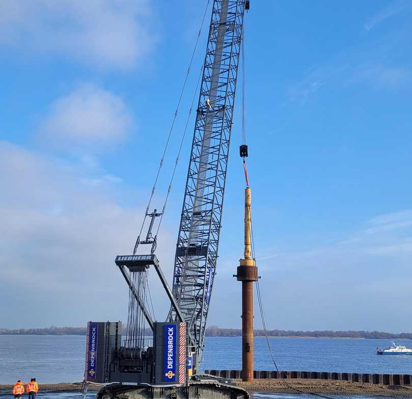 Der LR1400SX mit seinem 56 Meter langen Ausleger verfĂŒgt ĂŒber ein umfassendes Sicherheitskonzept und Traglasten von 400 Tonnen. | Foto: Depenbrock Der LR1400SX mit seinem 56 Meter langen Ausleger verfĂŒgt ĂŒber ein umfassendes Sicherheitskonzept und Traglasten von 400 Tonnen. | Foto: Depenbrock