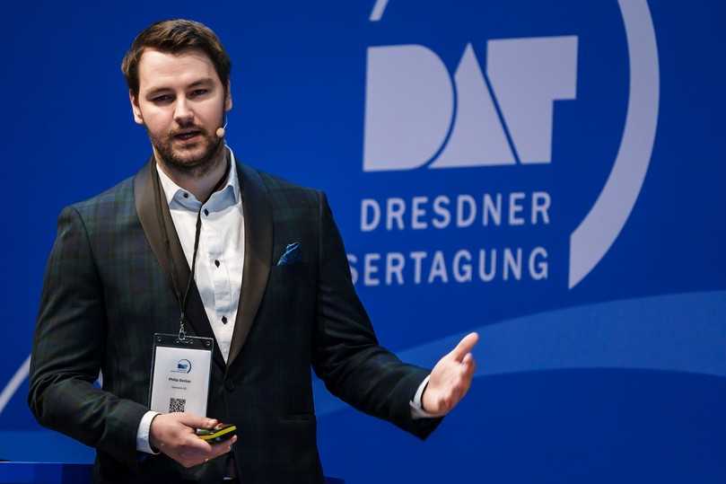 Dr. Philip Decker referierte zur „Optimierung des Energieverbrauchs von Kläranlagen mit Hilfe des digitalen Zwillings“. | Foto: Stadtentwässerung Dresden Dr. Philip Decker referierte zur „Optimierung des Energieverbrauchs von Kläranlagen mit Hilfe des digitalen Zwillings“. | Foto: Stadtentwässerung Dresden