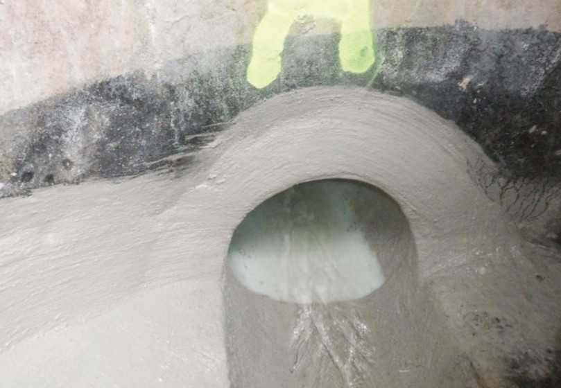 Insgesamt 40 Schachteinbindungen setzte Katec mittels Spezialmörtel instand. Die Übergänge zwischen Schlauchliner und Schacht wurden damit dauerhaft abgedichtet. | Foto: Katec Kanaltechnik