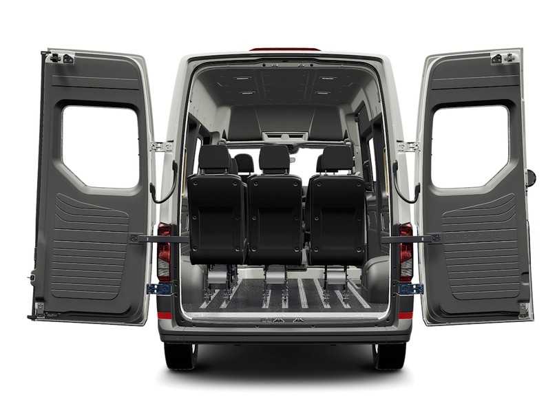 Der Frachtraum im Crafter Kombi fällt beim Fokus auf den Personentransport eher klein aus. | Foto: Volkswagen Nutzfahrzeuge