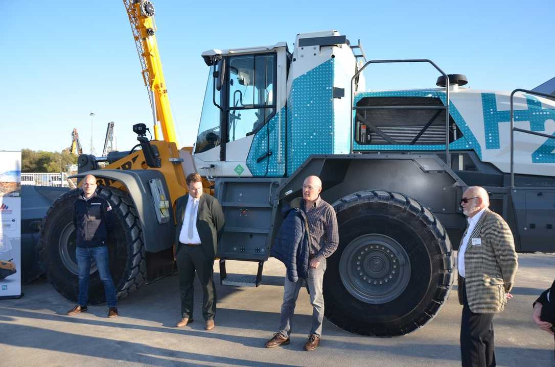 Liebherr treibt Dekarbonisierung von Baumaschinen mit HVO, Elektroantrieb und Wasserstoff
