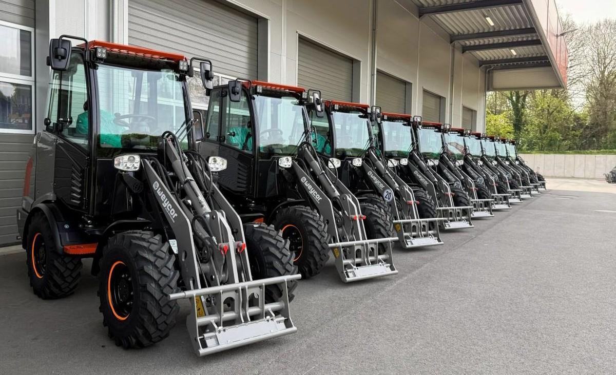 Mit der Akzentfarbe Orange kommen die ersten hundert Radlader der neuen Weycor 3er-Serie auf den Markt. | Foto: Atlas Weyhausen