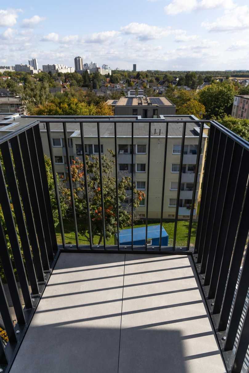 Fertig angeschlossener Balkon: Die Monteure benötigten für die 66 Balkone des ersten Bauabschnitts lediglich zwei Tage. | Foto: Schöck Bauteile GmbH