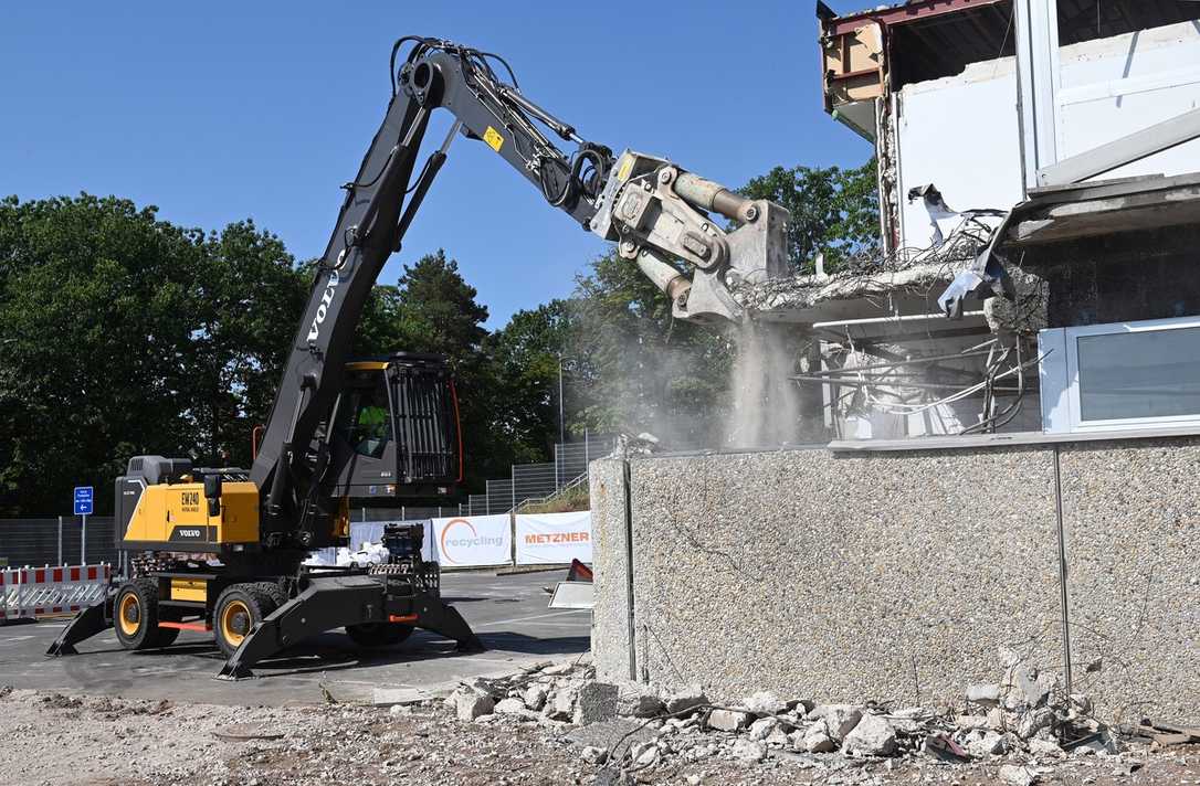Emissionsfreier Rückbau in Erlangen mit Volvo und Husqvarna