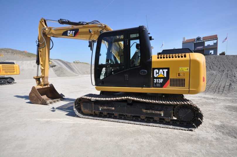 Der Forderung mancher Kunden nach kostengünstigen, abgespeckten Varianten kann sich auch Cat nicht verschließen. Trotzdem sei auch der neue 313F ein vollwertiger Cat-Bagger, betont der Hersteller. Der Forderung mancher Kunden nach kostengünstigen, abgespeckten Varianten kann sich auch Cat nicht verschließen. Trotzdem sei auch der neue 313F ein vollwertiger Cat-Bagger, betont der Hersteller.
