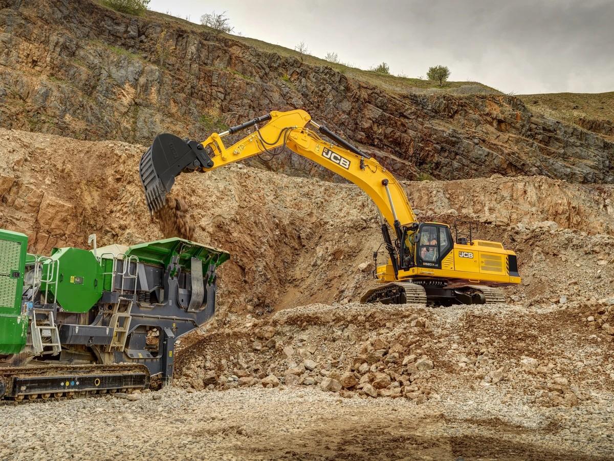 Der neue 520X ist die neue Spitzenklasse von JCB in der Heavyline‑Kettenbaggerrange. | Foto: JCB