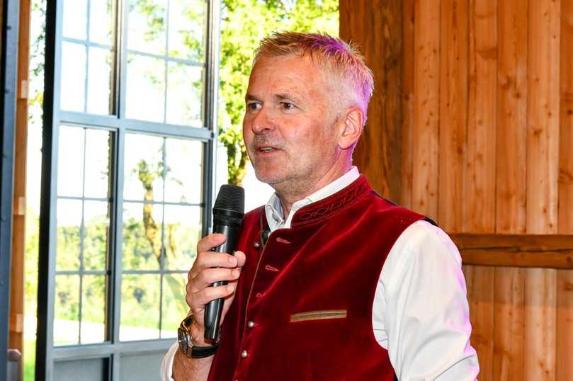 In der neuen Bayerischen Förderrichtlinie Holz sieht Johannes Edmüller, Präsident des Bayerischen Ziegelindustrie-Verbands, eine wettbewerbsverzerrende staatliche Einmischung. | Foto: BZV/Anita Greil In der neuen Bayerischen Förderrichtlinie Holz sieht Johannes Edmüller, Präsident des Bayerischen Ziegelindustrie-Verbands, eine wettbewerbsverzerrende staatliche Einmischung. | Foto: BZV/Anita Greil