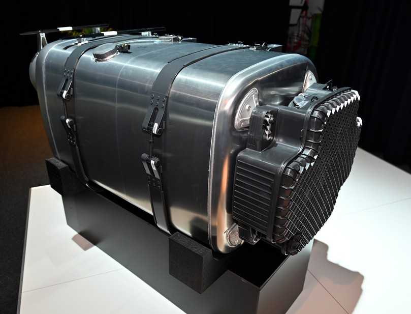 Der Dieseltank in neuer Form verfügt über einen zusätzlichen Catch-Tank für Dieselreservoir, Pumpe und Filter. | Foto: Quatex, Scania Der Dieseltank in neuer Form verfügt über einen zusätzlichen Catch-Tank für Dieselreservoir, Pumpe und Filter. | Foto: Quatex, Scania