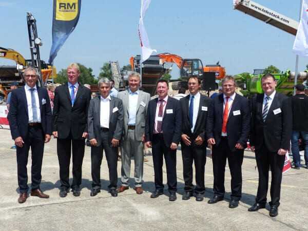 Eröffneten die Messe mit einer Podiumsdiskussion (v.l.): Peter Guttenberger (Präsident VDBUM), Dr. Friedhelm Rese (Geoplan GmbH), Markus Schumacher (Geschäftsführer BRB), Heiner Gröger (Präsident BDSV), Prof. Dr. Uwe Görisch (Prof. Dr.-Ing. Uwe Görisch GmbH), Frank Kramer (Vorstand DA), Eric Rehbock (Hauptgeschäftsführer bvse), Dr. Jörg Peter (Vertreter des Landrats Rastatt).