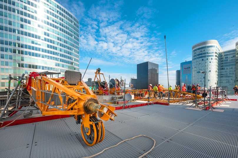 Der in Paris eingesetzte Derrick-Kran ist eine Spezialisierungsmaschine. Weltweit gibt es etwa 20 Einheiten dieses Typs, von denen drei dem Liebherr Tower Crane Center gehören. | Foto: Liebherr