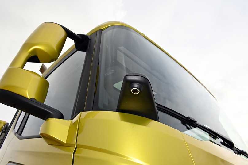 Serienmäßig verbaut DAF im XD ein digitales Corner-View-System, das Front- und Rampenspiegel souverän ersetzt. | Foto: QUATEX Serienmäßig verbaut DAF im XD ein digitales Corner-View-System, das Front- und Rampenspiegel souverän ersetzt. | Foto: QUATEX