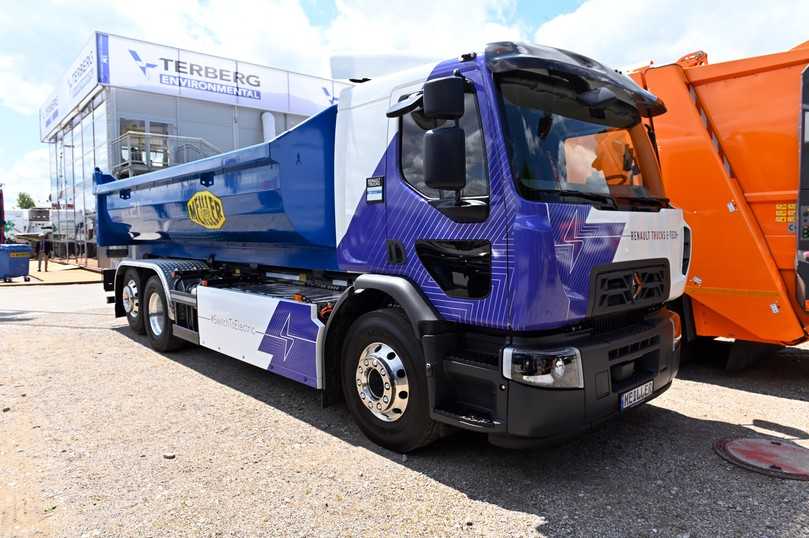 Den Abrollkipper auf Renault Trucks E-Tech D Wide treiben zwei Elektromotoren mit maximal 370 kW an. Bis zu 200 km Reichweite sind möglich. | Foto: Quatex Den Abrollkipper auf Renault Trucks E-Tech D Wide treiben zwei Elektromotoren mit maximal 370 kW an. Bis zu 200 km Reichweite sind möglich. | Foto: Quatex