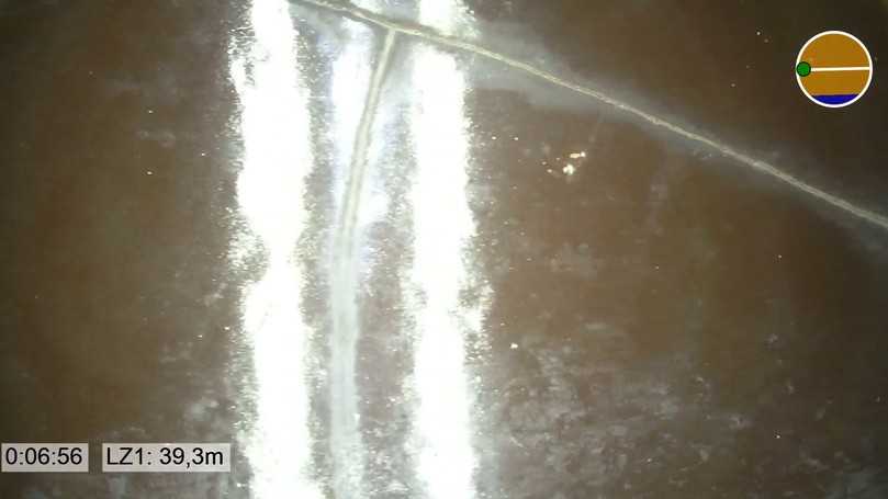 Abbildung 5: Momentaufnahme radiales Abschwenken des breiteren Teils des exemplarischen Risses | Foto: ISAS GmbH Abbildung 5: Momentaufnahme radiales Abschwenken des breiteren Teils des exemplarischen Risses | Foto: ISAS GmbH