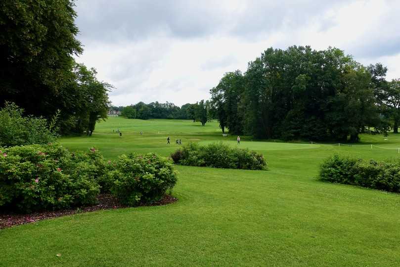 Die acht fest angestellten Greenkeeper des Golf-Club Feldafing kümmern sich nicht nur um das Golfareal, sondern pflegen auch den Forst, die Bachläufe und öffentlichen Wege des historischen Lenné-Parks. | Foto: bs Die acht fest angestellten Greenkeeper des Golf-Club Feldafing kümmern sich nicht nur um das Golfareal, sondern pflegen auch den Forst, die Bachläufe und öffentlichen Wege des historischen Lenné-Parks. | Foto: bs