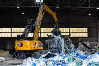 So macht sich ein 23-Tonnen-Stromer im Recycling