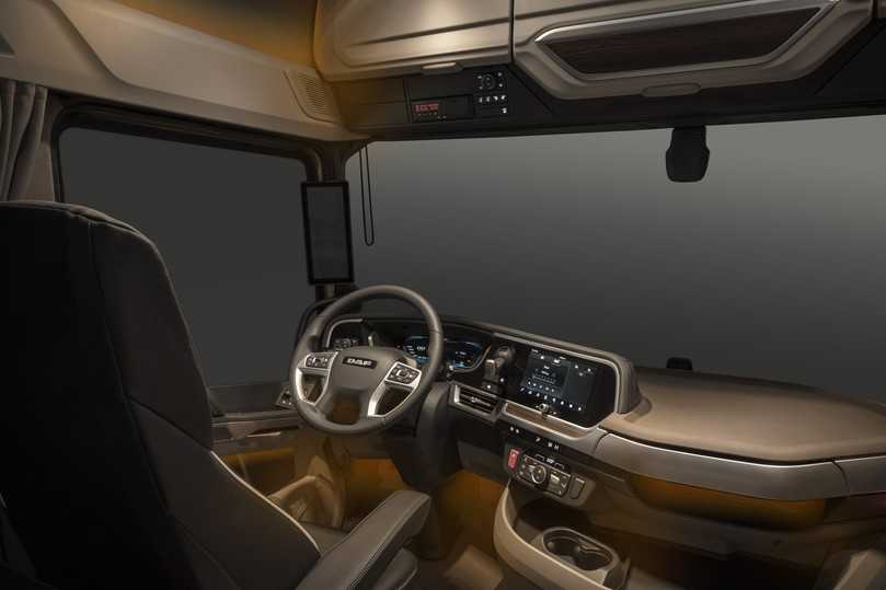 Die neuen DAF trucks innen: Lenkrad und Armaturentafel mit digitalem Fahrerdisplay sind neugestaltet. | Foto: Loet v Eijndhoven Die neuen DAF trucks innen: Lenkrad und Armaturentafel mit digitalem Fahrerdisplay sind neugestaltet. | Foto: Loet v Eijndhoven