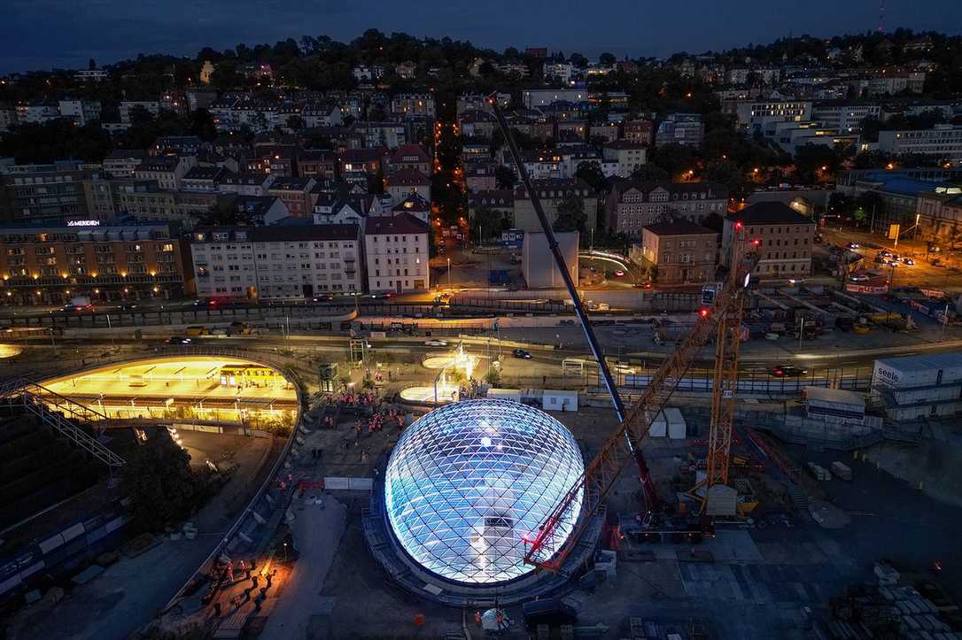 Stuttgart21: Erste Gitterschale an Staatsgalerie fertiggestellt