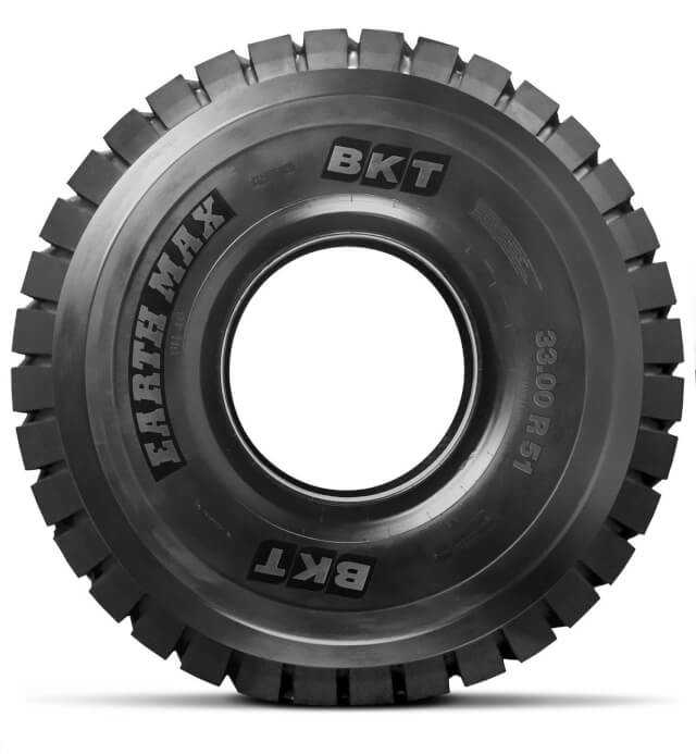Auf der Bauma 2019 zeigte BKT den EM-Reifen Earthmax SR 46 für starre Muldenkipper zum ersten Mal in der Größe 33.00 R 51 – stattliche 3.075 Zentimeter hoch und 975 Zentimeter breit.
