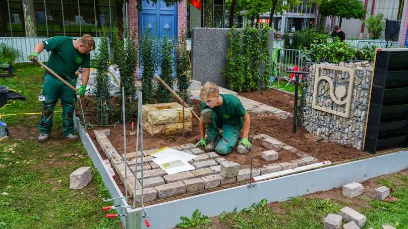Beim Landschaftsgärtner-Cup im Messepark wetteifert der Nachwuchs in Zweierteams um den deutschen Meistertitel der Landschaftsgärtner. | Foto: NürnbergMesse Beim Landschaftsgärtner-Cup im Messepark wetteifert der Nachwuchs in Zweierteams um den deutschen Meistertitel der Landschaftsgärtner. | Foto: NürnbergMesse