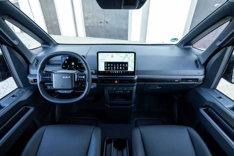 Eine groß gewachsene Zweierbesatzung kommt in der Kabine gut unter. Der Doppelsitz folgt. | Foto: Randolf Unruh