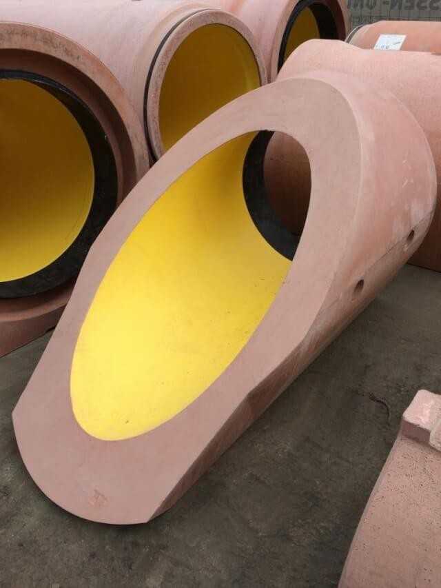 Maßgenau angefertigt: Das Endstück für den Auslauf des Überlaufbauwerkes. | Fotos: Betonwerk Müller