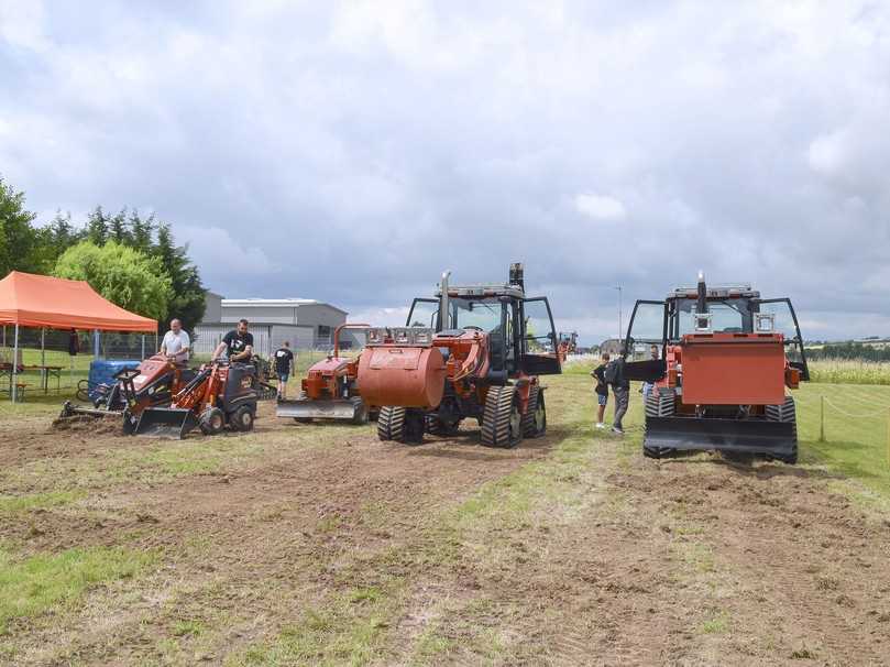 Auf der groß angelegten Teststrecke hinter dem Betriebsgelände können Kunden und Interessierte die verschiedenen Ditch Witch-Maschinen selbst fahren und mit ihnen arbeiten. | Foto: L-Team Baumaschinen Auf der groß angelegten Teststrecke hinter dem Betriebsgelände können Kunden und Interessierte die verschiedenen Ditch Witch-Maschinen selbst fahren und mit ihnen arbeiten. | Foto: L-Team Baumaschinen