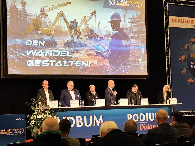 Hart, aber fair: Bei der Podiumsdiskussion zu Beginn des VDBUM-Großseminars sprachen die Diskutanten Klartext – Dirk Bennje, Walter Nussel, Ralf Lüddemann, Martin Zappe und Martin Friewald mit Moderatorin Alexandra von Lingen (v.l.n.r.). | Foto: B_I MEDIEN/Stellmach