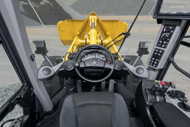 Auch in der Kabine des WA475-10 hat Komatsu viele Neuerungen umgesetzt, alle unter der Maxime: komfortableres und produktiveres Arbeiten. | Foto: Komatsu