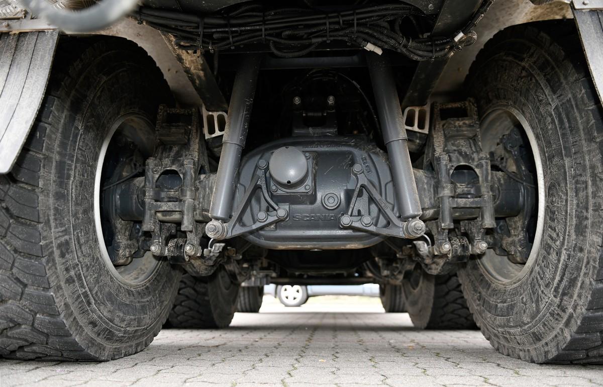 Die Tandemachse mit Außenplaneten kommt ohne Querstabilisatoren aus und liefert eine hohe Bodenfreiheit. | Foto: QUATEX