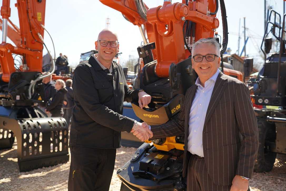 Engcon beliefert Hitachi mit Tiltrotatoren