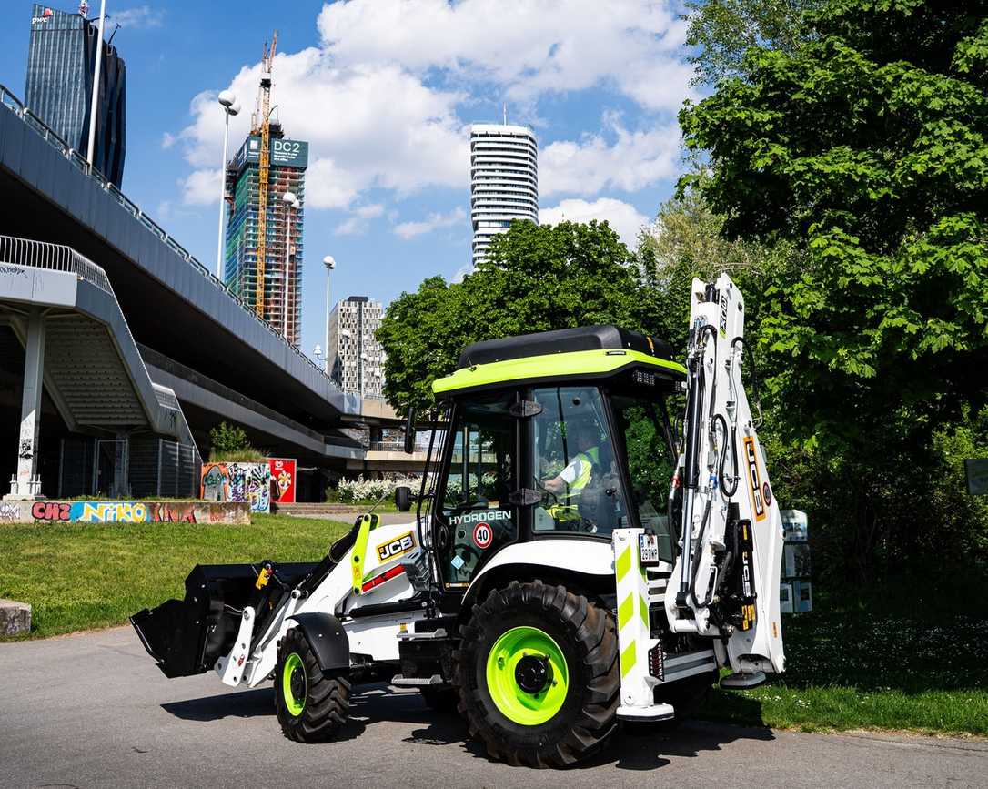 JCB erhält vollumfängliche EU-Typgenehmigung für den ersten Wasserstoff-Verbrennungsmotor